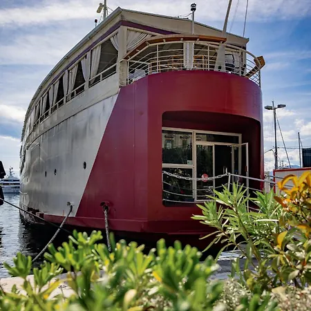 旅馆 码头水上旅馆 *