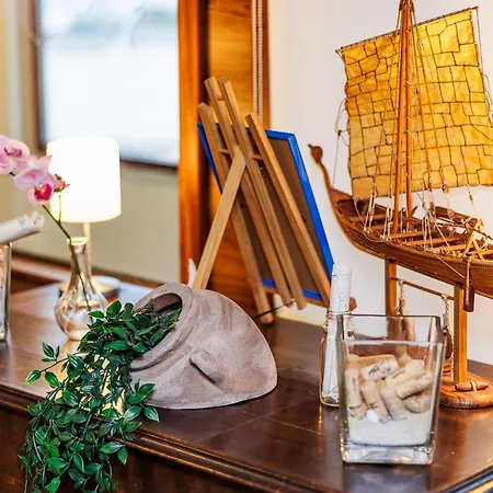 码头水上旅馆 *