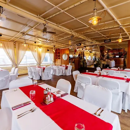 码头水上旅馆 旅馆 *