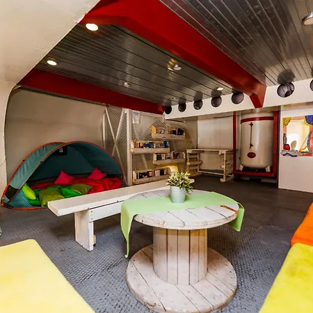 旅馆 码头水上旅馆 *