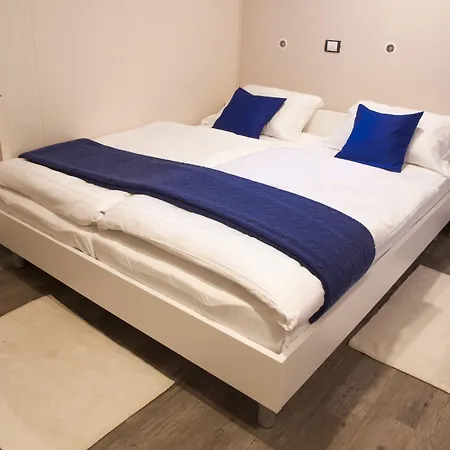 码头水上旅馆 * 里耶卡