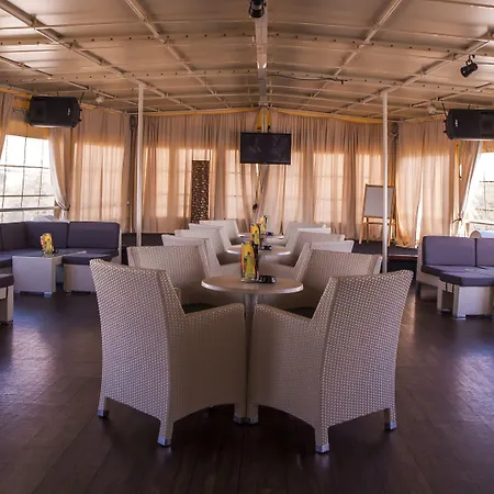 旅馆 码头水上旅馆 *