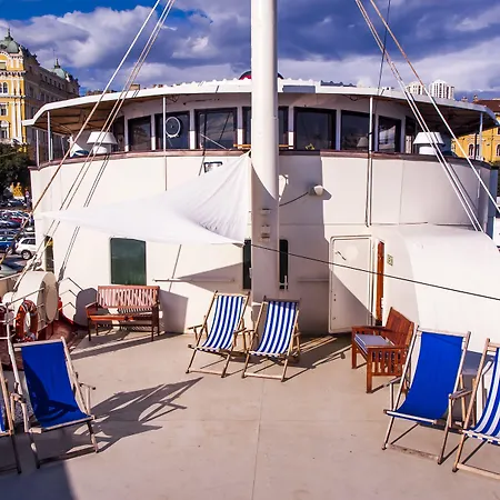 码头水上旅馆 旅馆 里耶卡