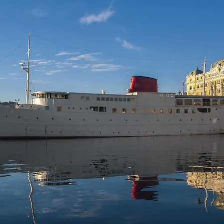 Marina Hostel *